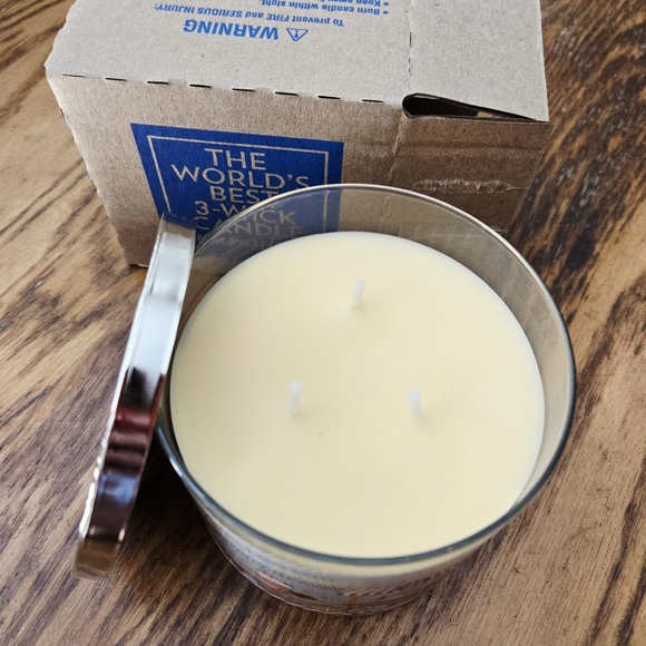 🛍BOGO 50% OFF🕯NWT‼️Bath & Body Works "Vanilla Eggnog" 3-wick Candle - Picture 3 of 10